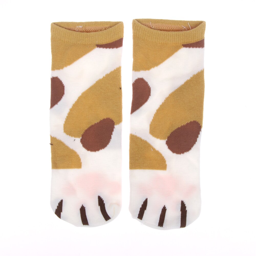 petite-chaussette-patte-d-animaux-tache-beige